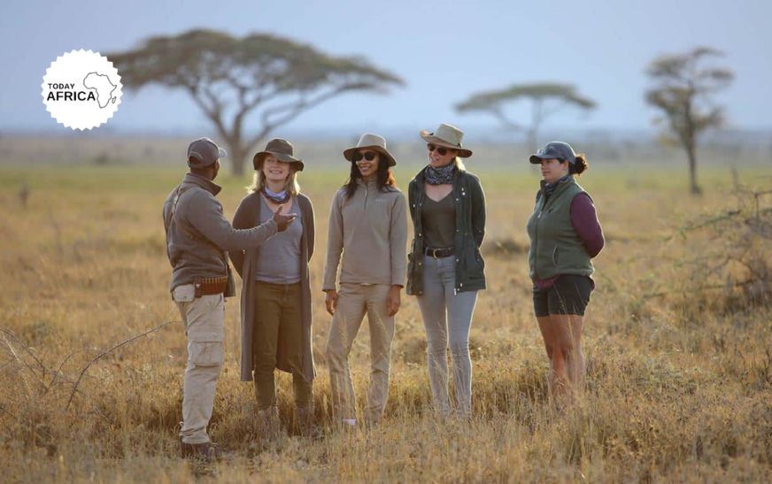 14 Best Clothes for Safari Tanzania This Year [+ Infographic]